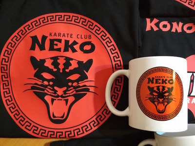 Печать логотипа на майках и кружках